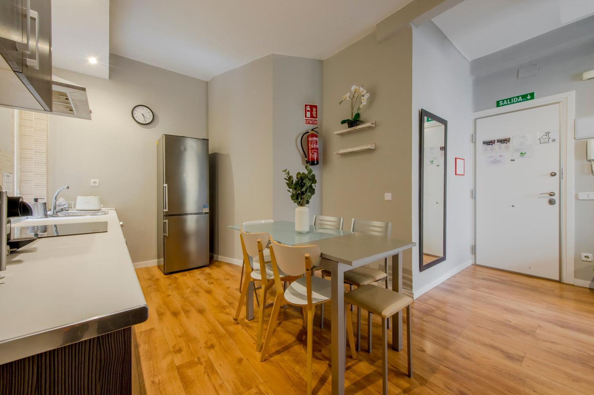 Excelente Piso De 3 Habitaciones En La Latina-Centro Madrid Exterior foto